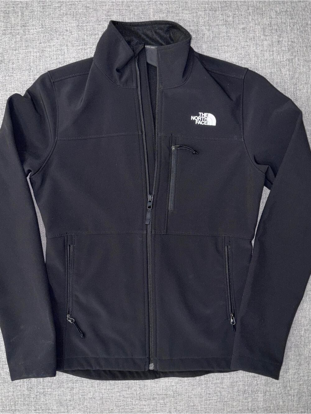 The North Face Men's Women’s Softshell Jacket with Zip Pockets